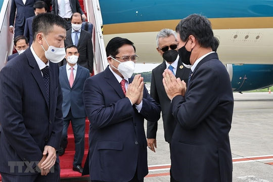 Thủ tướng đến Indonesia dự Hội nghị các Nhà Lãnh đạo ASEAN