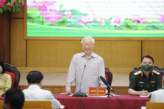 Tổng Bí thư Nguyễn Phú Trọng và người ứng cử đại biểu Quốc hội khóa XV tiếp xúc cử tri