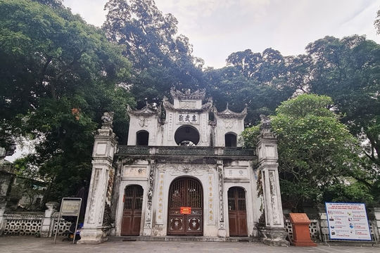 Tạm dừng sinh hoạt tôn giáo tập trung đông người tại địa phương có dịch