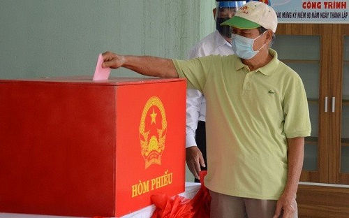 Khắc phục tình trạng bầu cử thay, bầu hộ