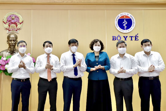 4 ngân hàng ủng hộ 100 tỷ đồng mua vắc-xin phòng COVID-19