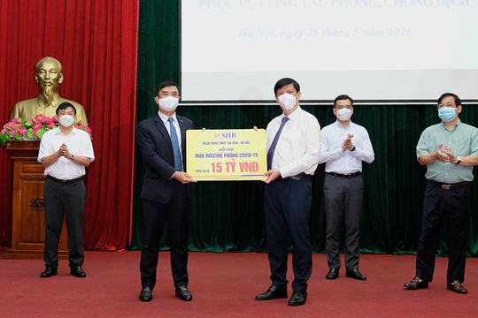 Nhiều tập đoàn, doanh nghiệp đóng góp, ủng hộ Quỹ mua vắc xin phòng Covid-19 Nhiều tập đoàn, doanh nghiệp đóng góp, ủng hộ Quỹ mua vắc xin phòng Covid-19