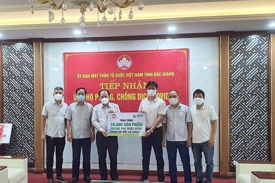 Hơn 50.000 sản phẩm sữa tươi đến với người dân và lực lượng tuyến đầu phòng chống dịch Covid-19