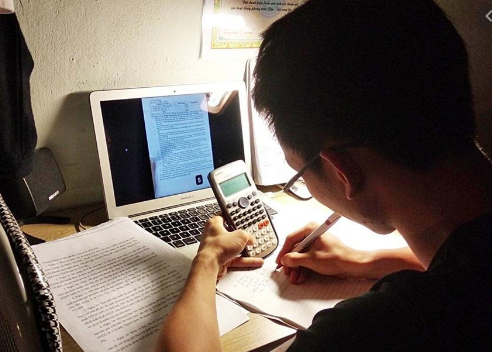 Hà Nội: Khảo sát chất lượng cho học sinh lớp 12 theo hình thức trực tuyến