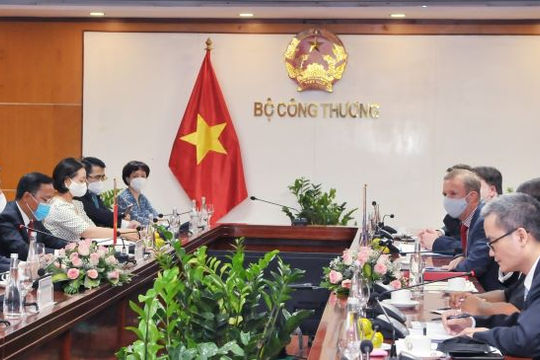 Phát triển năng lượng gắn với bảo vệ môi trường, ứng phó với biến đổi khí hậu