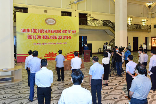 Hệ thống ngân hàng ủng hộ 800 tỷ đồng cho công tác phòng, chống Covid-19