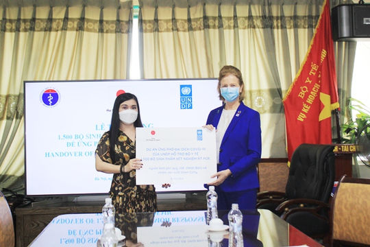 Bộ Y tế tiếp nhận 1.500 sinh phẩm xét nghiệm Real Time PCR do UNDP tài trợ