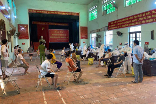 Việt Nam ghi nhận 6.990 ca mắc trong nước, 53 ca tử vong do Covid-19