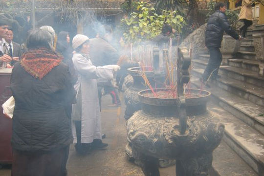 Đề nghị tạm dừng mọi sinh hoạt tôn giáo tập trung