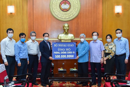 Bộ Ngoại giao ủng hộ 500 triệu đồng cho công tác phòng, chống dịch Covid-19