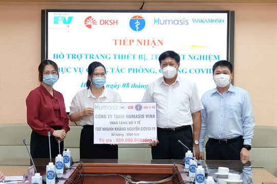 Bộ Y tế tiếp nhận hỗ trợ trang thiết bị, test xét nghiệm phục vụ công tác phòng, chống dịch