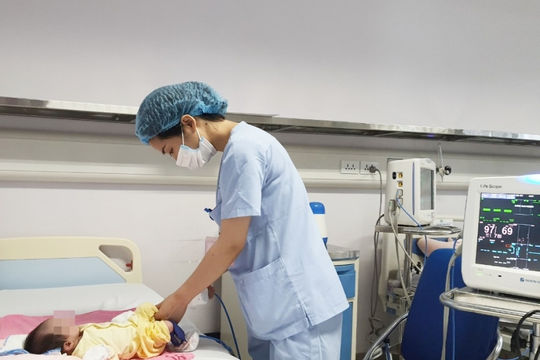 Bệnh viện Nhi Trung ương: Hồi sinh cuộc sống cho bé sơ sinh mắc bệnh lý tim bẩm sinh phức tạp