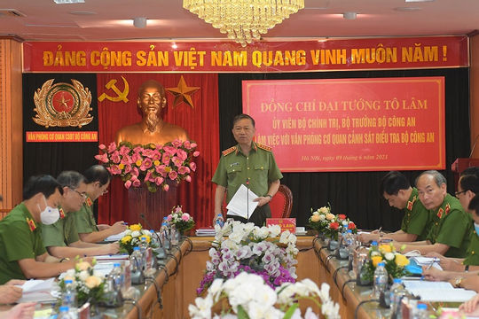 Tiếp tục tổ chức nhiều đợt cao điểm truy quét, trấn áp tội phạm Tiếp tục tổ chức nhiều đợt cao điểm truy quét, trấn áp tội phạm