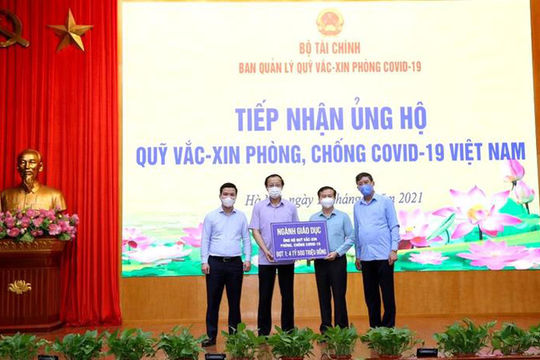 Ngành Giáo dục ủng hộ 4,5 tỷ đồng cho Quỹ vắc xin phòng, chống Covid-19