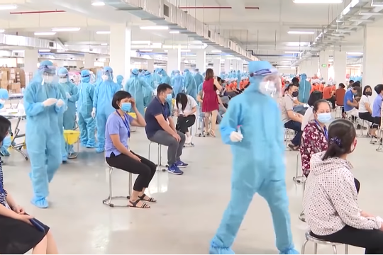 Đón công dân có hộ khẩu thường trú Hà Nội đang làm việc tại Bắc Giang trở về địa phương