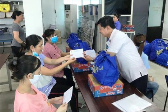 Hỗ trợ doanh nghiệp và người lao động chịu ảnh hưởng của Covid-19:  Chính sách phải phù hợp với thực tiễn Hỗ trợ doanh nghiệp và người lao động chịu ảnh hưởng của Covid-19:  Chính sách phải phù hợp với thực tiễn