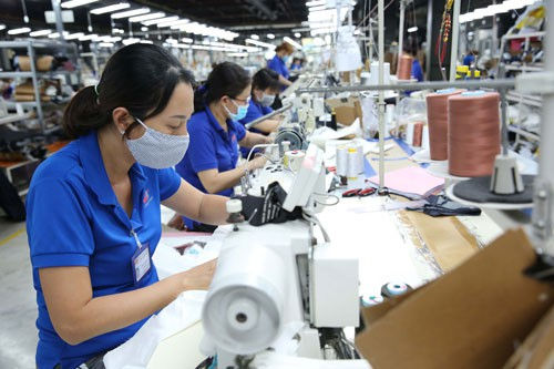 Bảo đảm việc làm bền vững, nâng cao mức sống của công nhân lao động