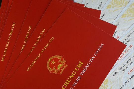 Chính thức bãi bỏ chứng chỉ tin học, ngoại ngữ cho công chức hành chính Chính thức bãi bỏ chứng chỉ tin học, ngoại ngữ cho công chức hành chính