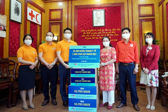 Tiếp nhận ủng hộ 35.000 chiếc khẩu trang phòng, chống dịch Covid-19 Tiếp nhận ủng hộ 35.000 chiếc khẩu trang phòng, chống dịch Covid-19
