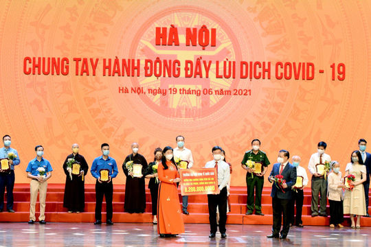 Trường Đại học Kinh tế Quốc dân chi 8 tỷ đồng mua vắc xin cho cán bộ, giảng viên, sinh viên của trường