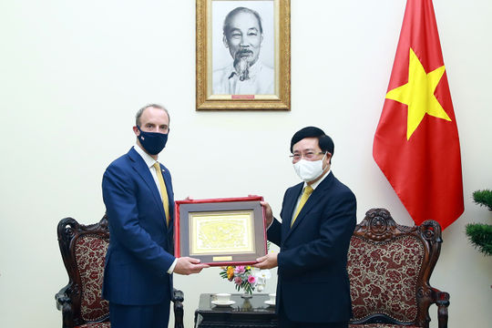 Phó Thủ tướng Phạm Bình Minh: Mong muốn Anh tạo điều kiện cho hàng xuất khẩu của Việt Nam tiếp cận thị trường