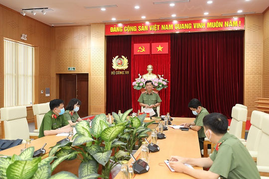 Lực lượng công an cần đề cao cảnh giác, phối hợp làm tốt công tác phòng ngừa, không để dịch bệnh lây lan vào các khu công nghiệp Lực lượng công an cần đề cao cảnh giác, phối hợp làm tốt công tác phòng ngừa, không để dịch bệnh lây lan vào các khu công nghiệp
