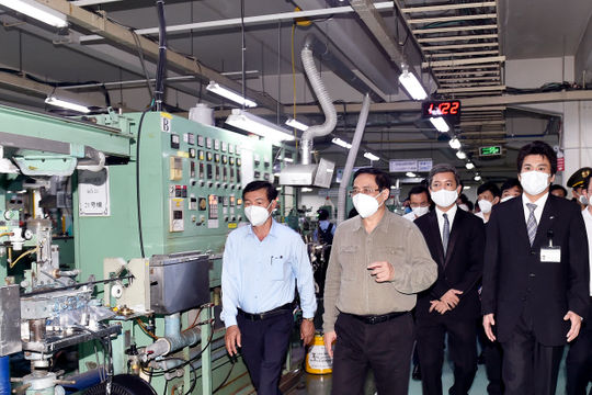 Thủ tướng thăm hỏi, kiểm tra công tác chống dịch và hoạt động sản xuất kinh doanh tại TP. Hồ Chí Minh