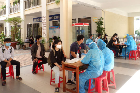 Đề xuất xét nghiệm cho toàn bộ thí sinh dự thi tốt nghiệp trung học phổ thông tại TP. Hồ Chí Minh Đề xuất xét nghiệm cho toàn bộ thí sinh dự thi tốt nghiệp trung học phổ thông tại TP. Hồ Chí Minh