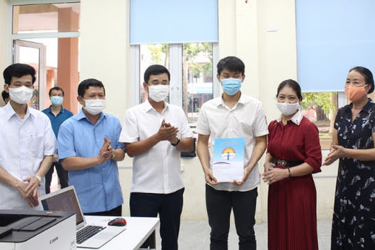 Việt Nam giành Huy chương Vàng Olympic Vật lý châu Âu Việt Nam giành Huy chương Vàng Olympic Vật lý châu Âu