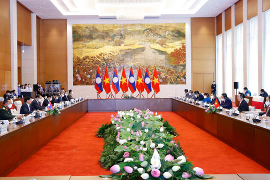 Chủ tịch Quốc hội Vương Đình Huệ hội kiến Tổng Bí thư, Chủ tịch nước Lào