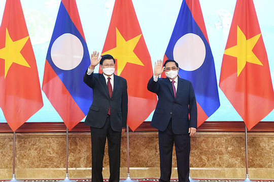 Triển khai sớm các dự án kết nối giao thông chiến lược Việt Nam - Lào