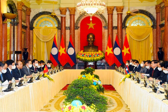 Việt Nam và Lào sẽ chia sẻ, giúp đỡ lẫn nhau cùng vượt qua đại dịch, sớm phục hồi kinh tế