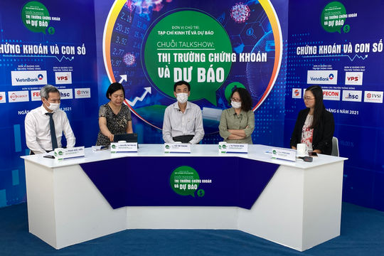 Chứng khoán cuối năm 2021: Cơ hội sẽ thắng thế thách thức