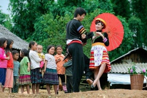 Tập quán xã hội và tín ngưỡng Chợ Phong Lưu Khâu Vai trở thành Di sản văn hóa phi vật thể quốc gia Tập quán xã hội và tín ngưỡng Chợ Phong Lưu Khâu Vai trở thành Di sản văn hóa phi vật thể quốc gia