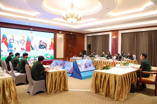 Bộ trưởng Phan Văn Giang điện đàm trực tuyến với Bộ trưởng Quốc phòng Ấn Độ