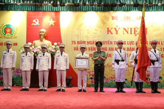 Phát huy truyền thống anh hùng của lực lượng trang bị và kho vận Công an nhân dân