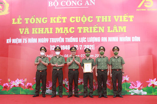 Tổng kết, trao giải Cuộc thi viết và khai mạc triển lãm về lực lượng An ninh nhân dân Tổng kết, trao giải Cuộc thi viết và khai mạc triển lãm về lực lượng An ninh nhân dân