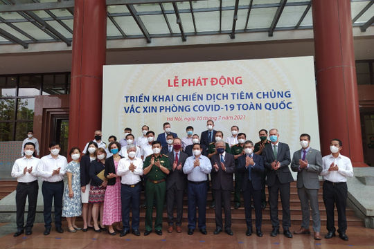 Phát động triển khai Chiến dịch tiêm chủng vắc xin phòng Covid-19 toàn quốc