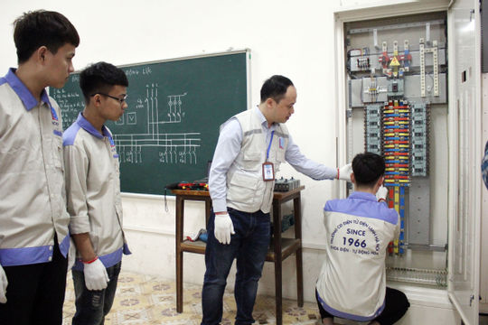 Xây dựng môi trường văn hóa ứng xử trong trường học Xây dựng môi trường văn hóa ứng xử trong trường học