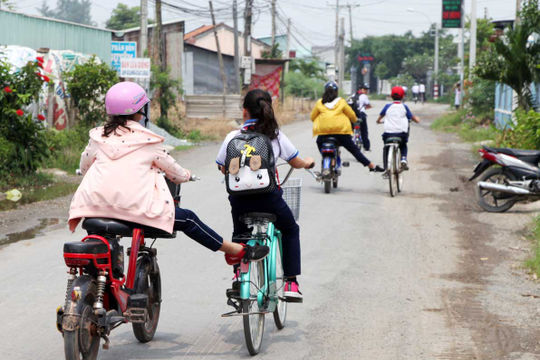 “Lỗ hổng” kiến thức pháp luật: Hệ lụy khôn lường với giới trẻ “Lỗ hổng” kiến thức pháp luật: Hệ lụy khôn lường với giới trẻ