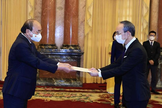 Chủ tịch nước Nguyễn Xuân Phúc tiếp các Đại sứ trình Quốc thư nhận nhiệm vụ