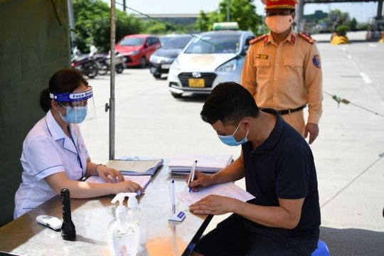 Phân luồng giao thông từ xa, đảm bảo lưu thông nhanh và an toàn trong phòng, chống dịch Phân luồng giao thông từ xa, đảm bảo lưu thông nhanh và an toàn trong phòng, chống dịch
