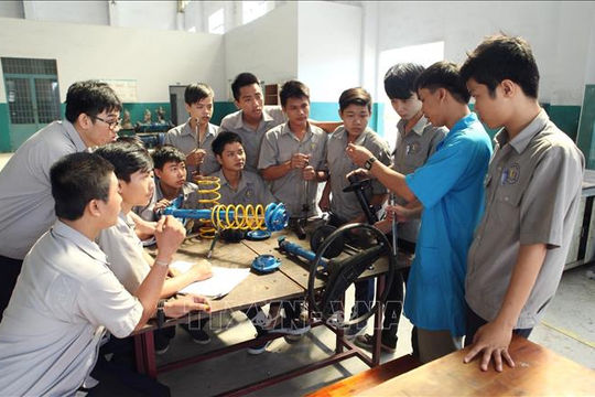 Đổi mới hình thức tuyên truyền, phổ biến giáo dục pháp luật trong các cơ sở giáo dục nghề nghiệp Đổi mới hình thức tuyên truyền, phổ biến giáo dục pháp luật trong các cơ sở giáo dục nghề nghiệp