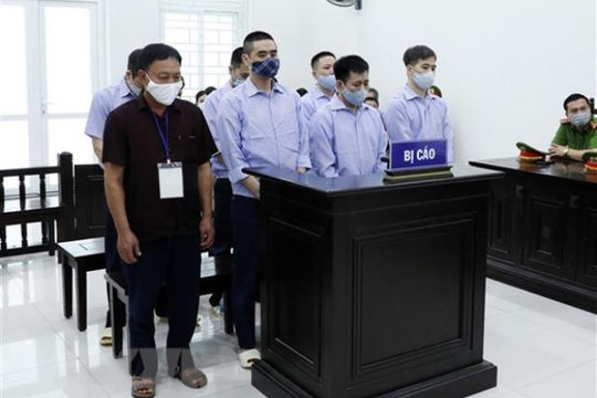 Nhận hối lộ để bảo kê logo “xe vua”, nhiều cán bộ lĩnh án Nhận hối lộ để bảo kê logo “xe vua”, nhiều cán bộ lĩnh án