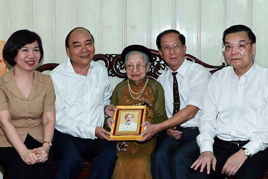 Đảng, Nhà nước và nhân dân đời đời nhớ ơn các anh hùng, liệt sĩ, thương binh, người có công với cách mạng Đảng, Nhà nước và nhân dân đời đời nhớ ơn các anh hùng, liệt sĩ, thương binh, người có công với cách mạng