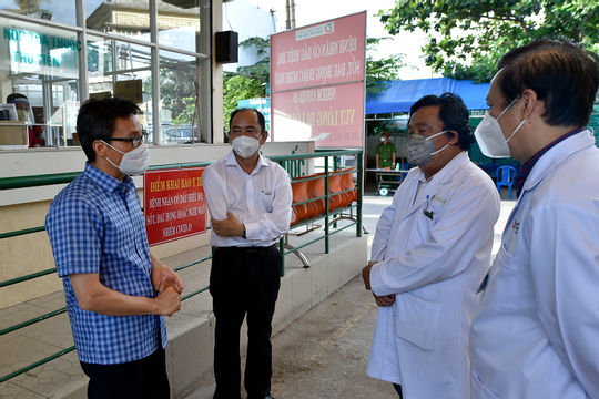 Siết chặt tay trên tuyến đầu chống dịch