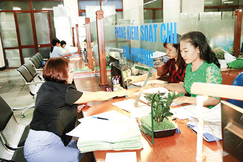 Đổi mới cơ chế quản lý tài chính, thu nhập gắn với đặc thù quản lý hành chính nhà nước