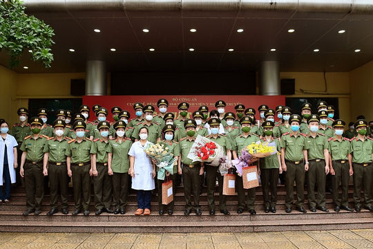 Lực lượng y tế Công an nhân dân lên đường chi viện phòng, chống dịch bệnh Covid-19 cho các tỉnh phía Nam
