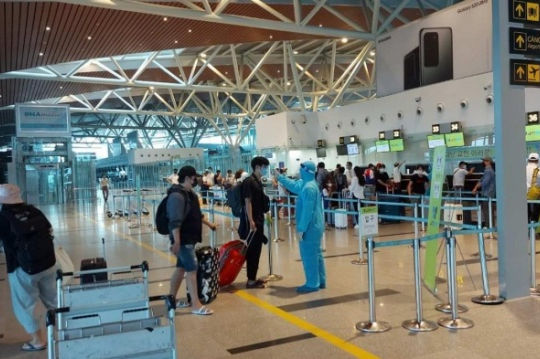 Bộ Giao thông vận tải đề nghị hỗ trợ khách bay quốc tế ra cảng hàng không ngày giãn cách