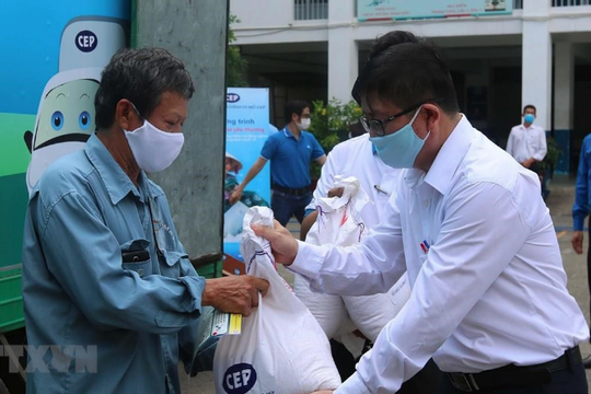 Hà Nội hỗ trợ bổ sung 10 nhóm đối tượng gặp khó khăn do Covid-19